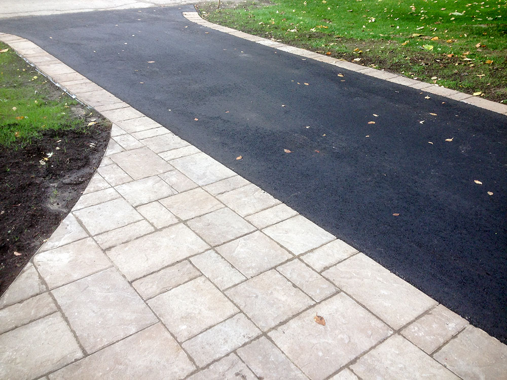 Pointe-Claire Paved Driveway